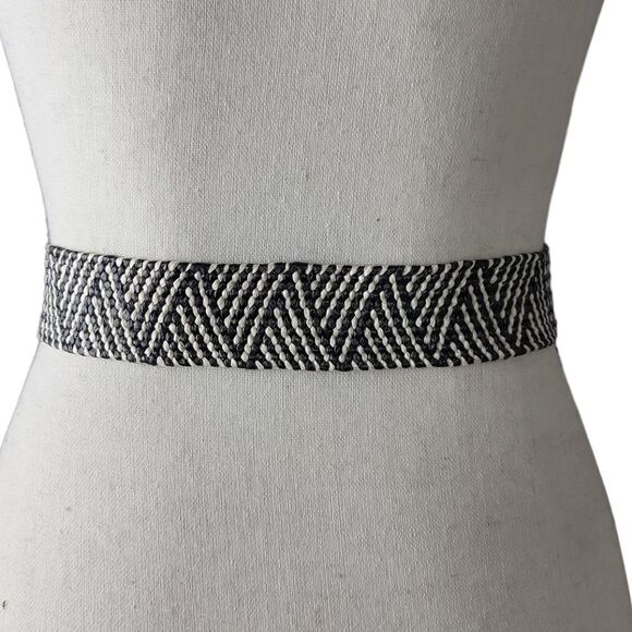 JESSICA Simpson Black & White Coated Straw Silver Buckle Stretch Belt Size 6 - Picture 3 of 8